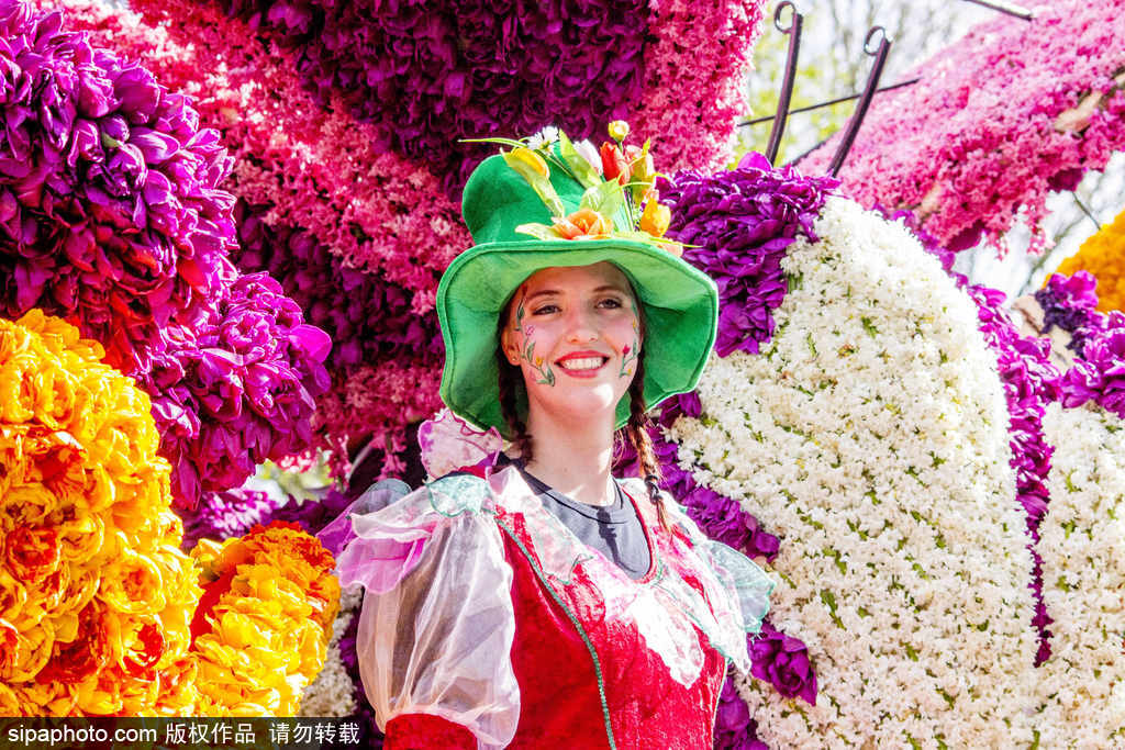 荷蘭小鎮利瑟迎來花車游行活動 鮮艷亮麗十分奪目
