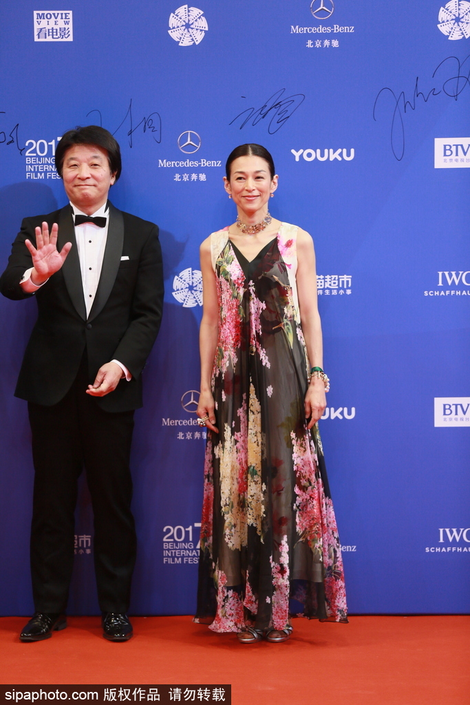 第七屆北京電影節：莫妮卡·貝魯奇性感現身閉幕式紅毯 林志玲、蔣雯麗、殷桃同場爭艷