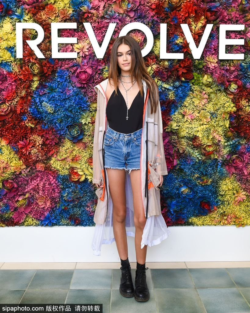 傳奇超模的女兒也是超模！辛迪·克勞馥16歲女兒長(zhǎng)腿逆天顏值不輸媽媽