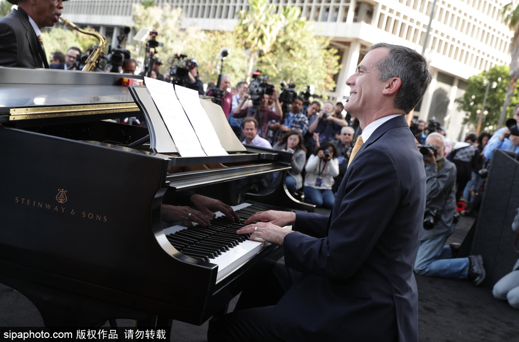 洛杉磯成立“愛樂之城日” 該片導演達米恩·查澤雷出席命名儀式