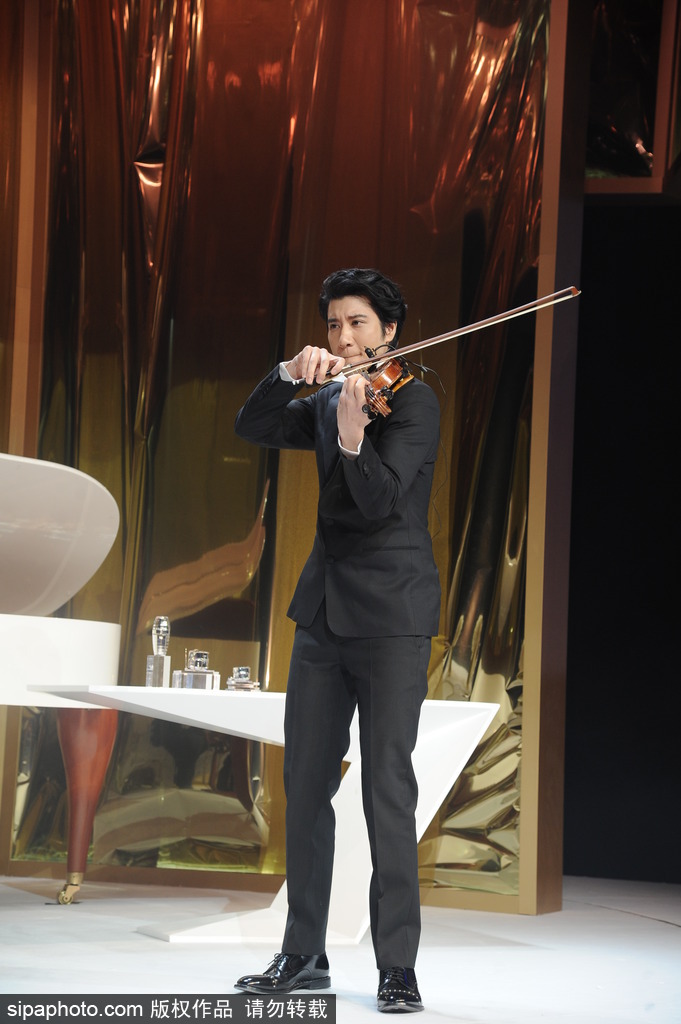 王力宏欲嘗試做導(dǎo)演 現(xiàn)場感恩愛人的支持