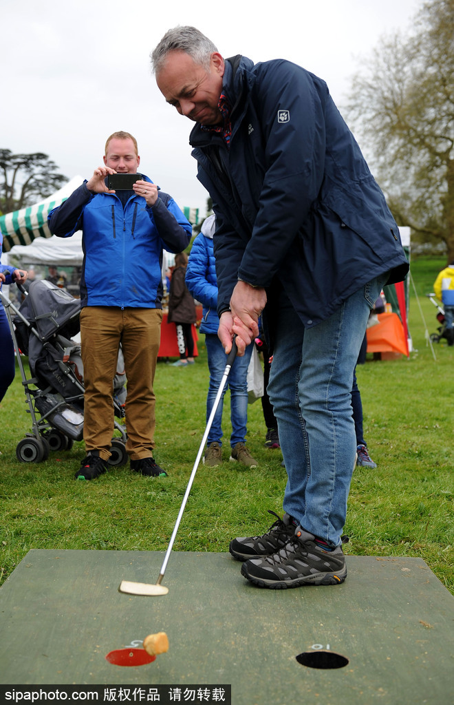 腐國人民真歡樂！多塞特郡舉行扔面包比賽