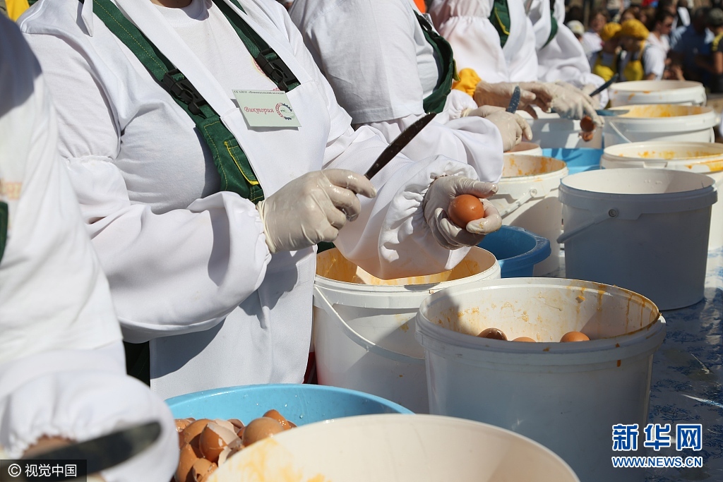 俄羅斯舉辦地區間文化節 民眾大鍋攤雞蛋挑戰紀錄（組圖）