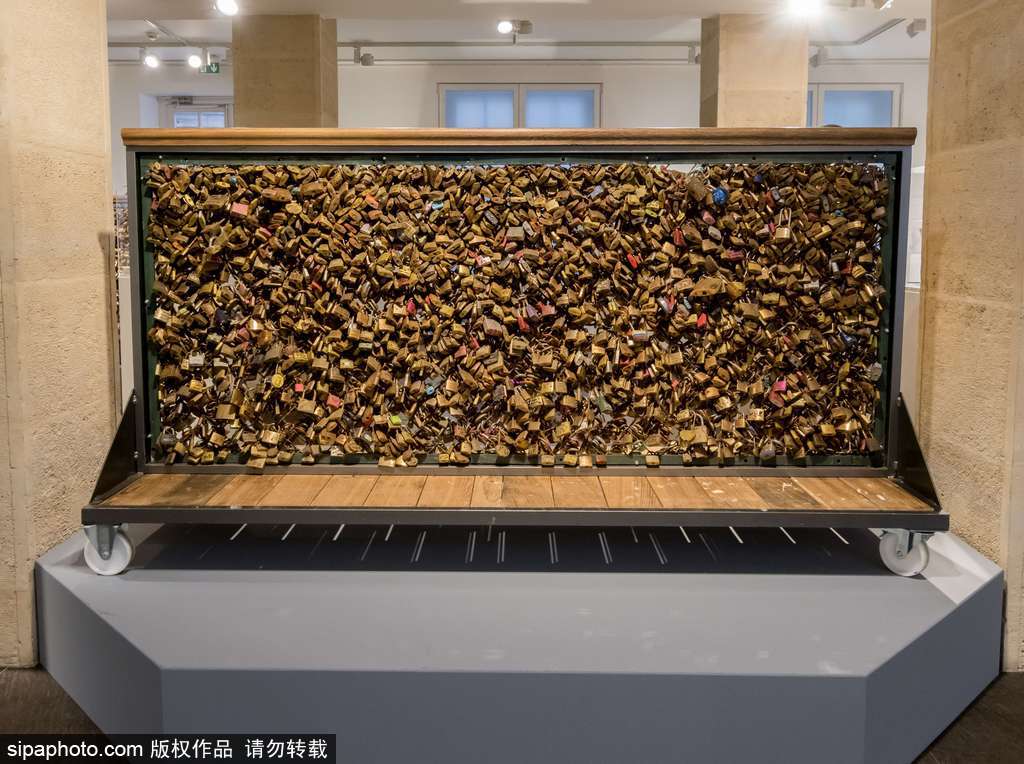 不堪重負！法國巴黎情人橋愛情鎖將全部拆除拍賣