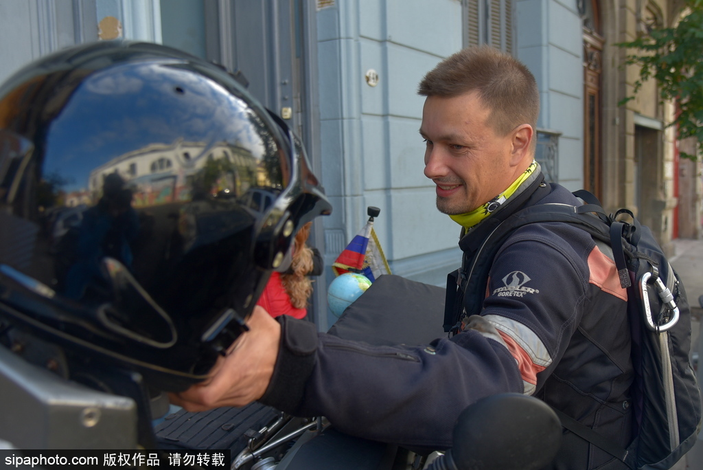 住在摩托車上的環球旅行 俄羅斯旅行家穿行62個國家