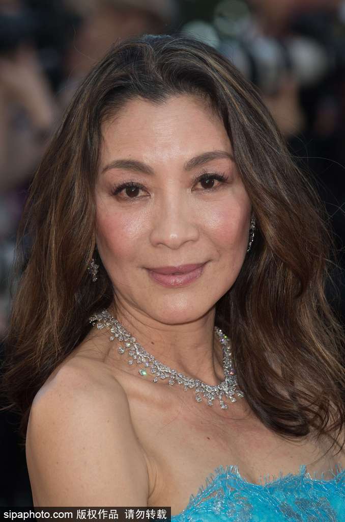 70屆戛納： 華麗優(yōu)雅全靠它們 女星配飾細(xì)節(jié)圖盤點