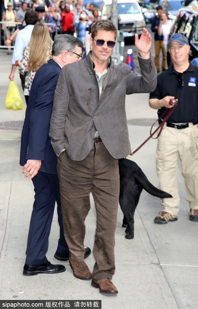 愛上復古風？布拉德·皮特示范懷舊風穿搭