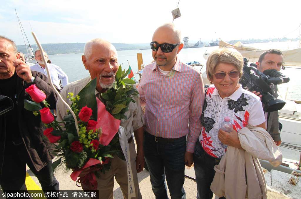 別再拿年齡當借口 八旬老人獨自完成環球航行像“英雄”一樣歸來