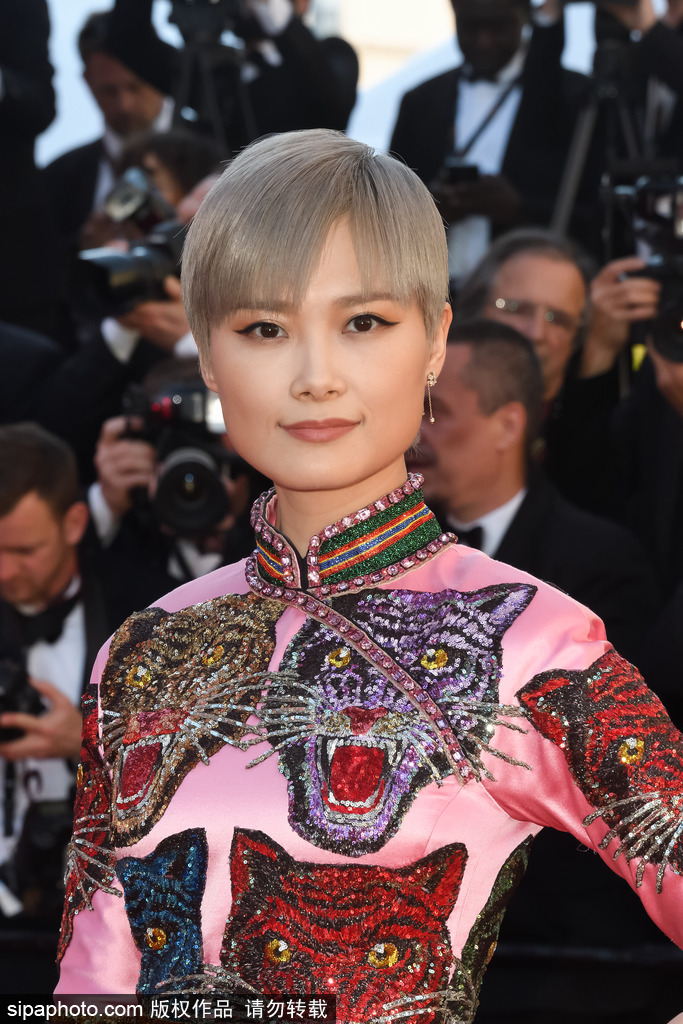 李宇春再次亮相戛納電影節 復古旗袍被評最佳著裝
