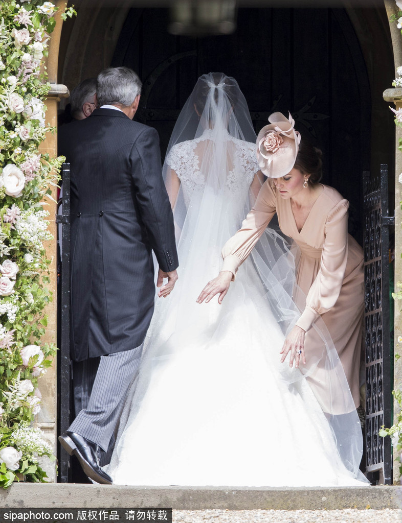 妹妹結(jié)婚凱特王妃忙壞了 照顧倆萌娃場面溫馨有愛