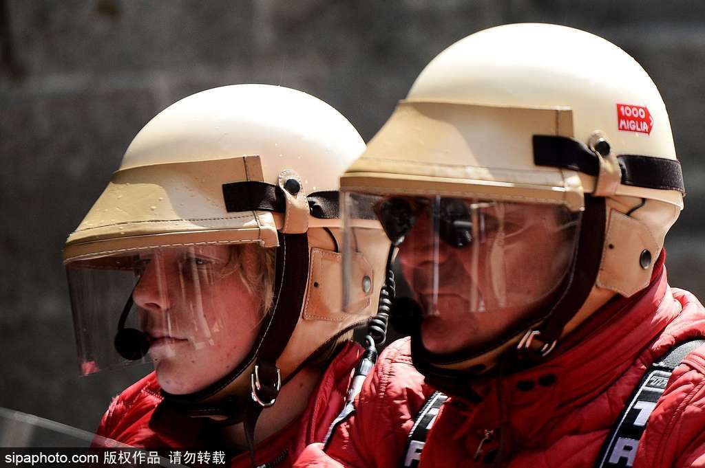 意大利小鎮上演“1000 Miles”老爺車賽 各式各樣重溫經典