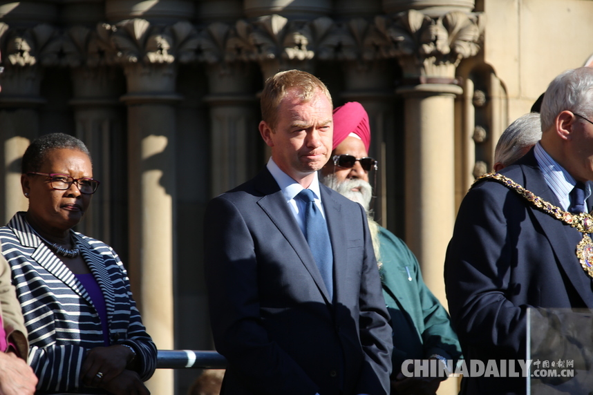 英國政府降半旗致哀 舉國悼念遇難者