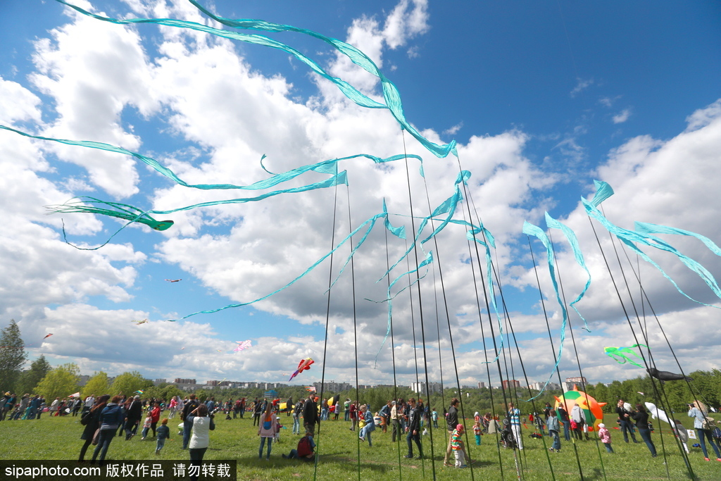 俄羅斯莫斯科舉行風箏節 五彩繽紛點綴藍天