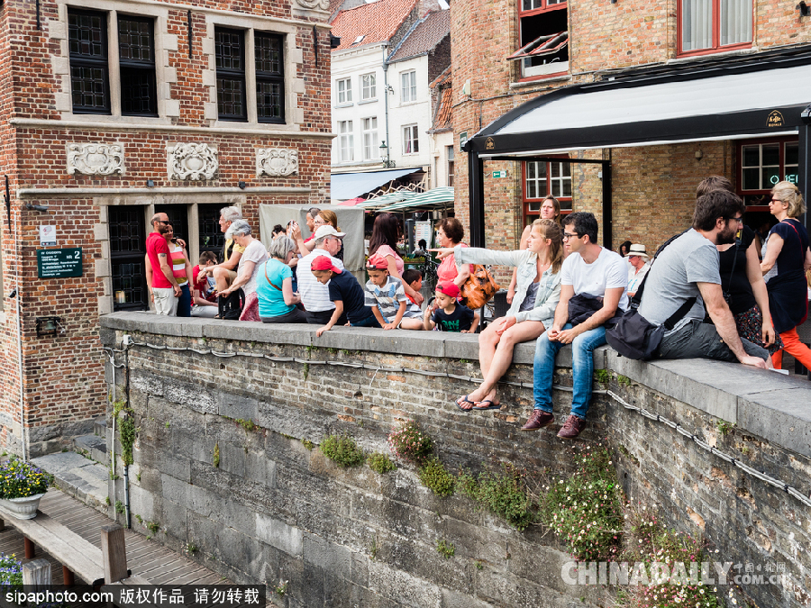 比利時布魯日迎來旅游旺季 夏日風(fēng)光清新亮麗