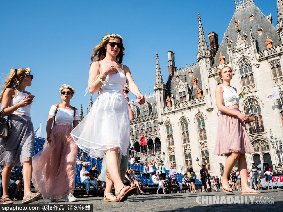 比利時布魯日迎來旅游旺季 夏日風光清新亮麗