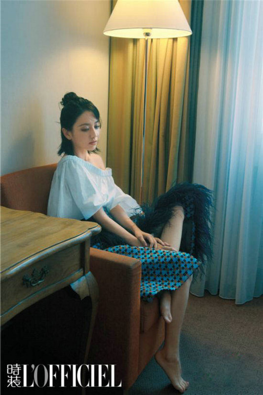 畢業(yè)季脫掉校服 學(xué)唐嫣劉詩(shī)詩(shī)換個(gè)減齡短發(fā)依舊元?dú)鉂M滿