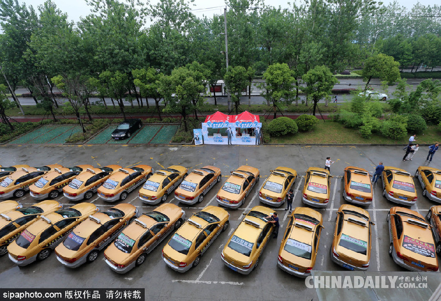 江蘇南通：百輛免費接送考生 “愛心助考車”整裝待發