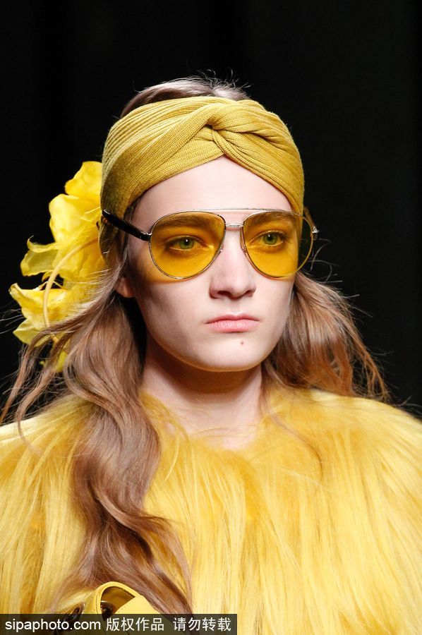 這個夏天想玩高逼格 就入手個彩色墨鏡吧！