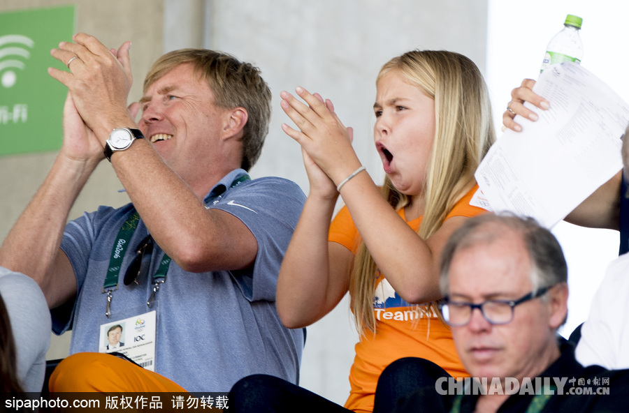 從一本正經(jīng)到逗趣可愛(ài) 盤(pán)點(diǎn)政界王室老爸與兒女的相處之道