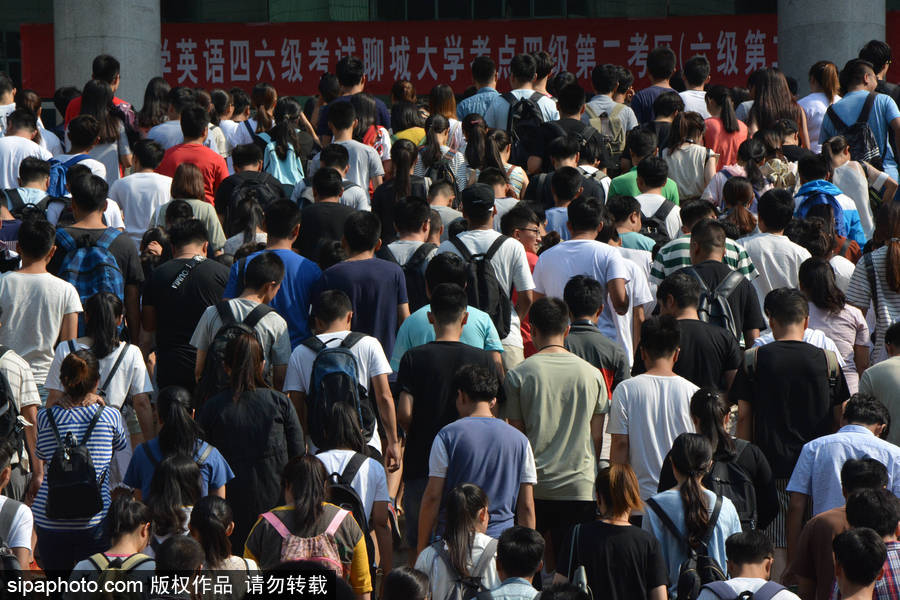 山東聊城：2017全國大學英語四六級開考 場面火爆堪比“春運”現場