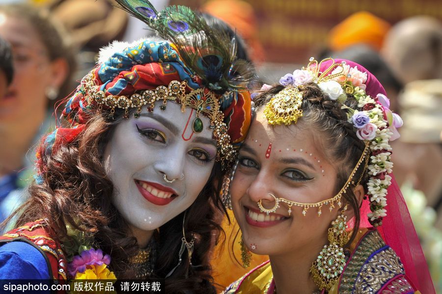 英國倫敦慶祝倫敦壇車節 民眾一路載歌載舞