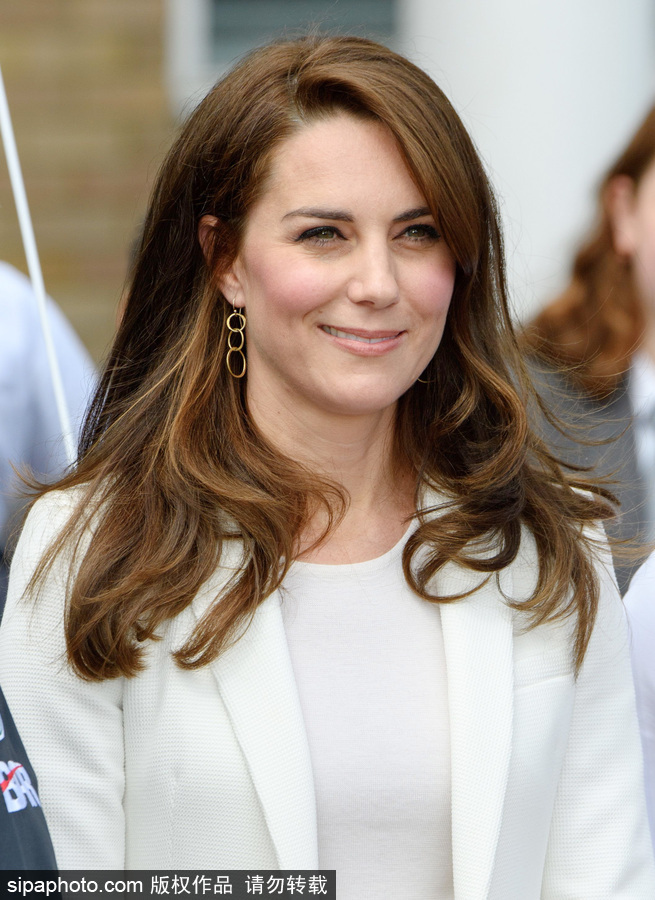 英國凱特王妃出席活動著裝簡約干練
