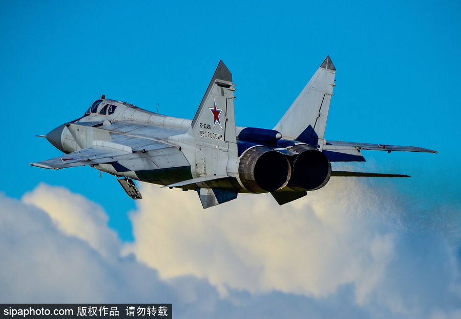 沖上云霄 俄羅斯戰機航空團訓練大片既視感