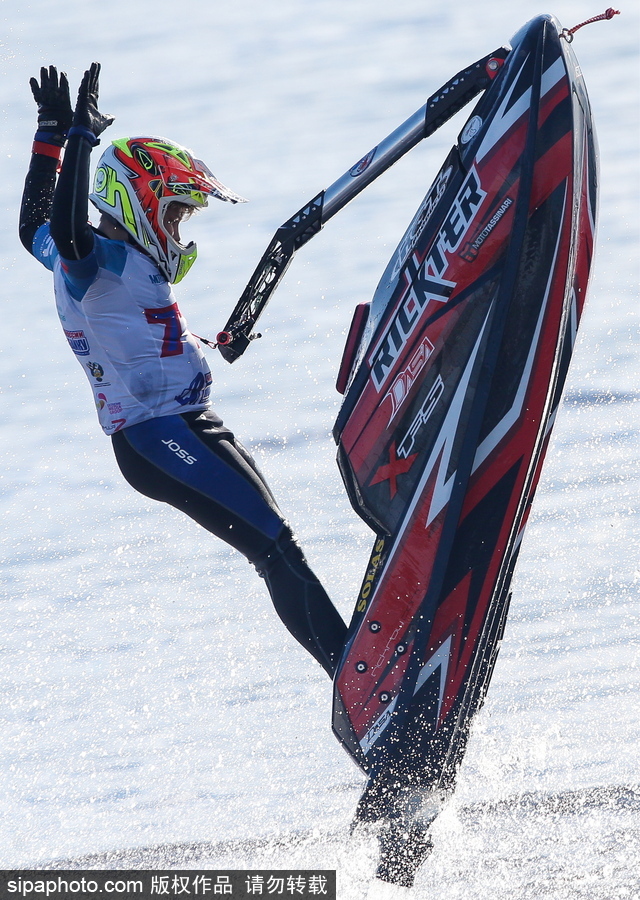驚險刺激！俄羅斯水上摩托艇錦標賽 眾高手上演水面版速度與激情