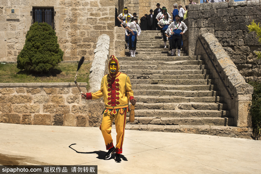 最另類的洗禮 西班牙奇葩節日之跳嬰節