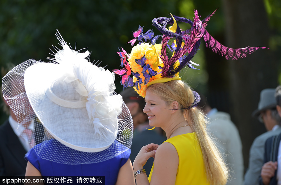 英國皇家阿斯科特賽馬會開幕 美女云集“貌美如花”