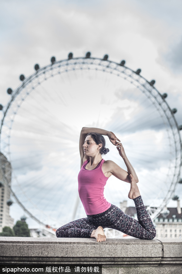 請收下我的膝蓋！國際瑜伽日盤點(diǎn)全球超牛瑜伽大神