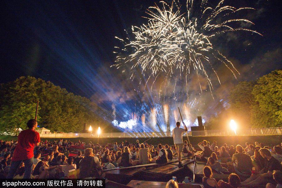劍橋大學五月舞會煙火盛宴 璀璨奪目點亮夜空