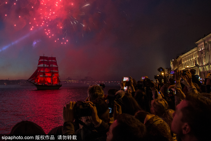 最“紅”的畢業慶典：直掛云帆濟滄海 俄羅斯舉行“紅帆節”慶祝學生畢業