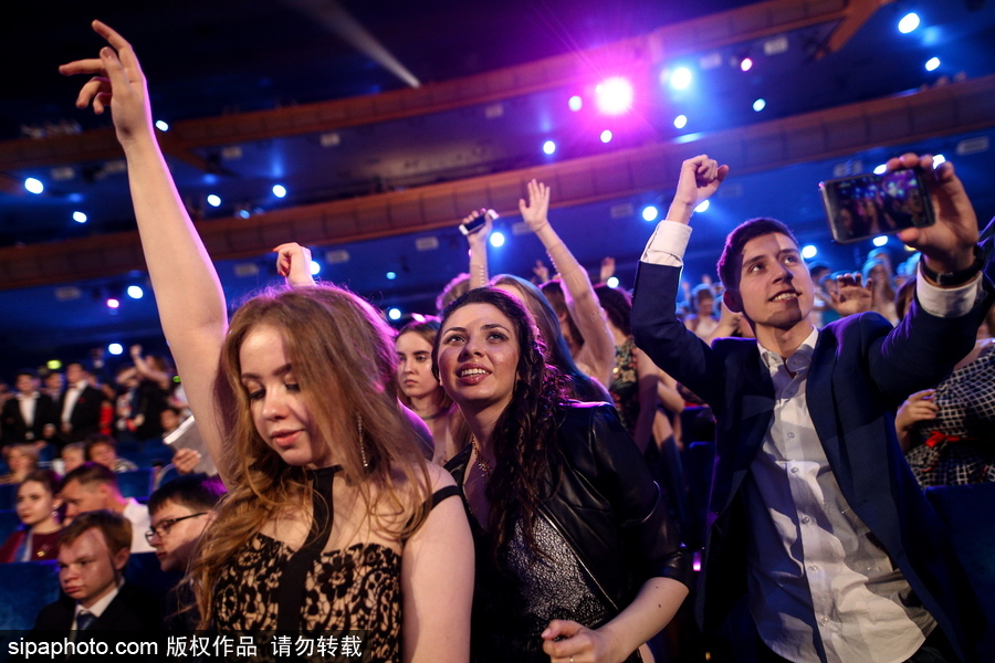 狂歡亦是最好的告別 實拍俄羅斯莫斯科畢業舞會盛況