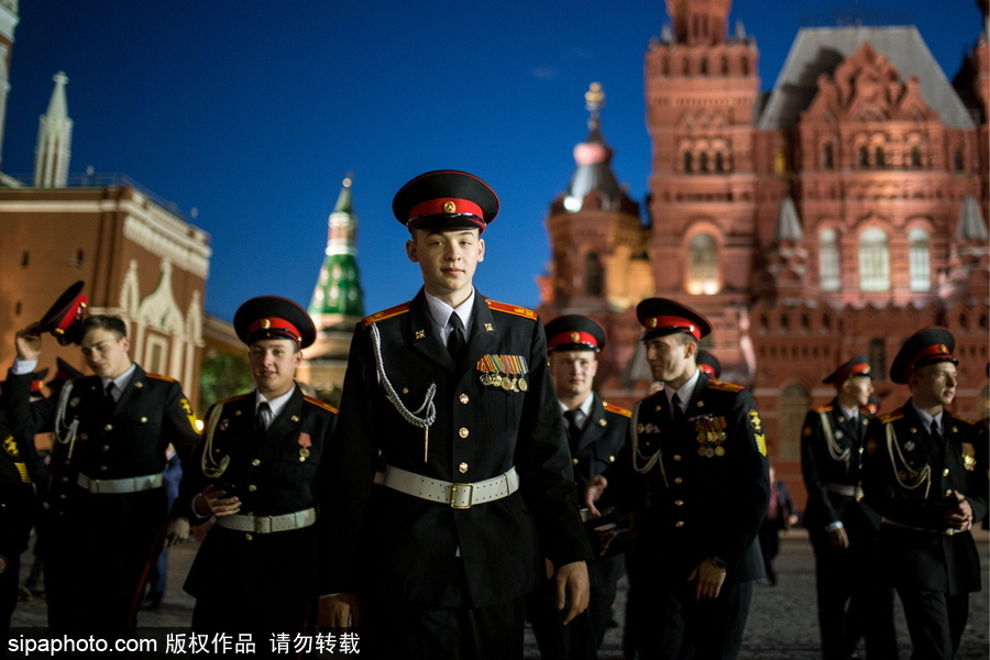 狂歡亦是最好的告別 實拍俄羅斯莫斯科畢業舞會盛況