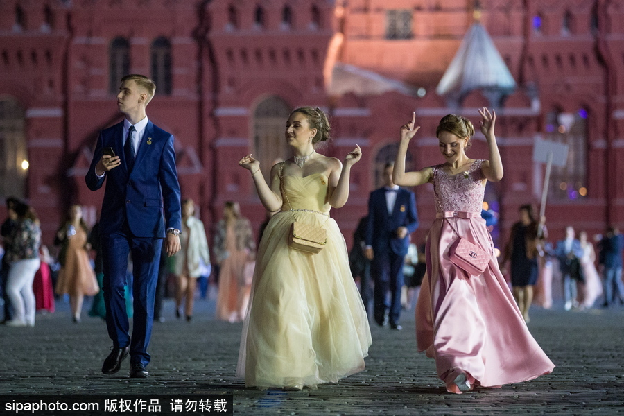 狂歡亦是最好的告別 實拍俄羅斯莫斯科畢業舞會盛況