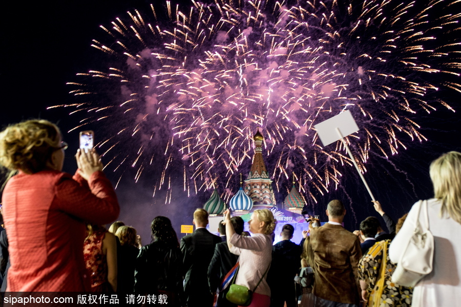 狂歡亦是最好的告別 實拍俄羅斯莫斯科畢業舞會盛況