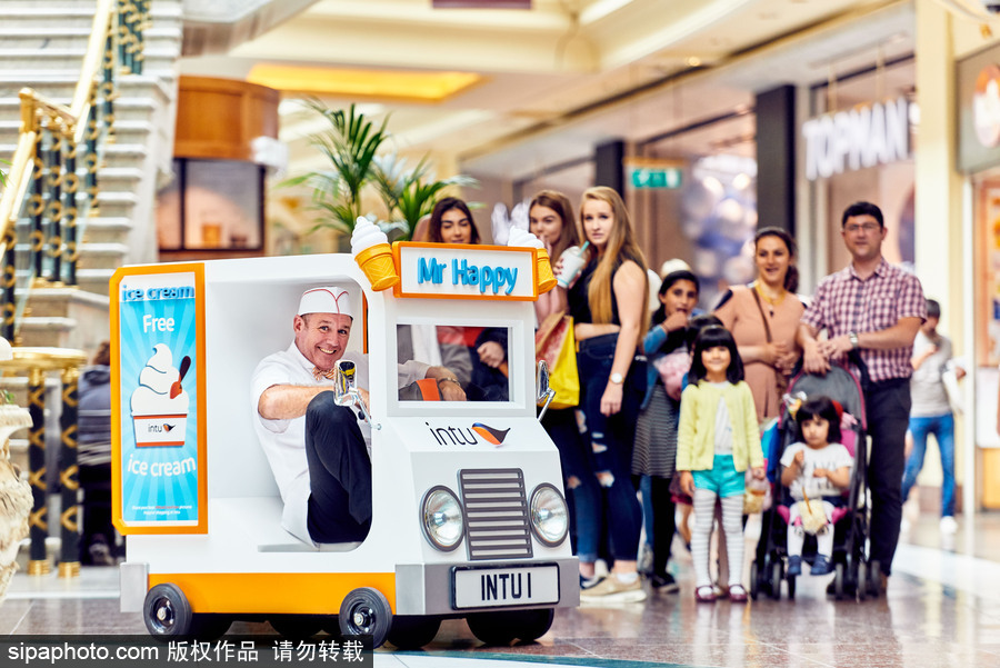 太迷你了！世界最小冰淇淋車亮相似來自“小人國”