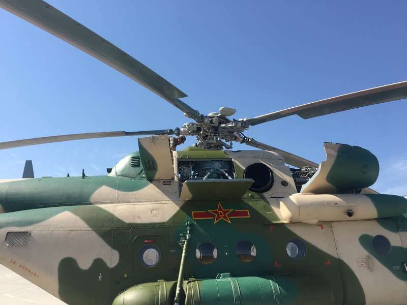 新疆軍區全力做好精河縣抗震救災工作 上百名官兵展開救援