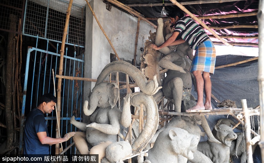 走近印度傳統節日甘尼許節 當地藝術家用黏土制作象神甘尼許