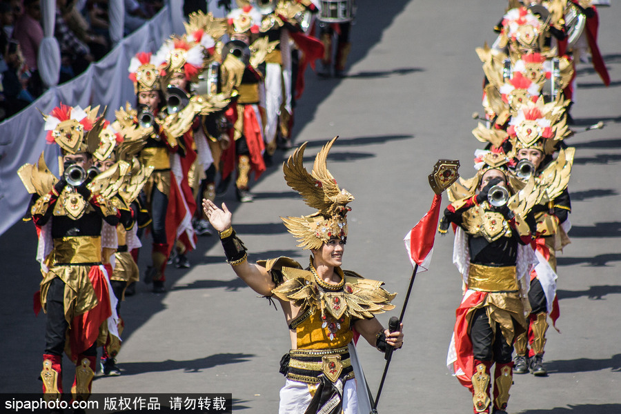 超絢麗多彩 印尼吉勃街頭狂歡節精彩上演