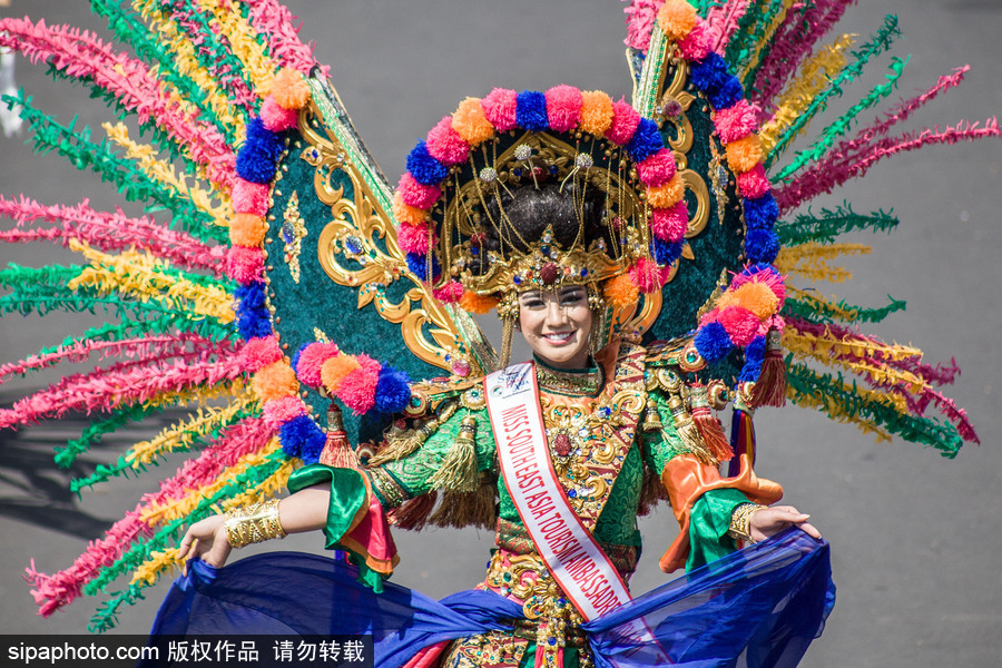 超絢麗多彩 印尼吉勃街頭狂歡節精彩上演