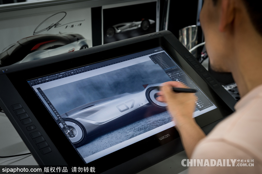 現(xiàn)代與復(fù)古的結(jié)合 純電動(dòng)賽車懷舊外型炫酷十足