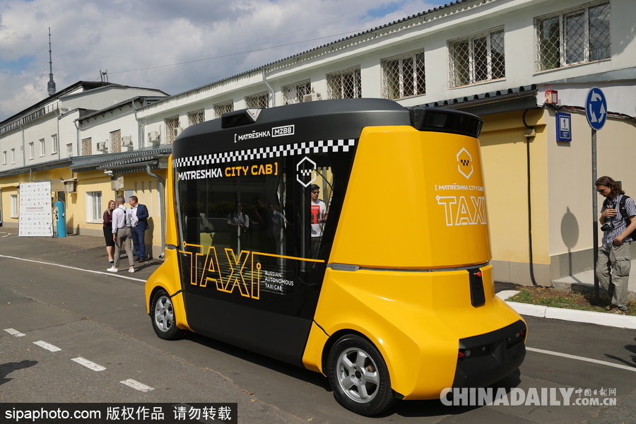 俄首輛無人駕駛巴士亮相 即將開始運營