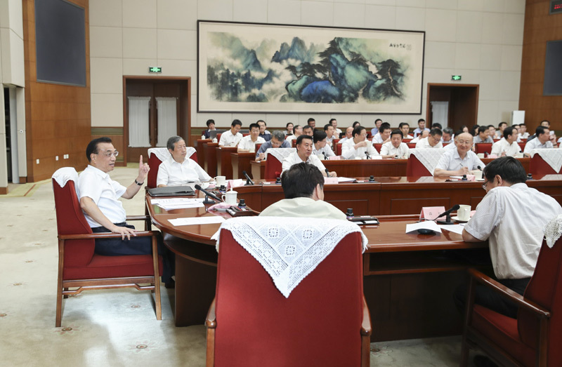 李克強主持召開推動制造強國建設、持續推進經濟結構轉型升級座談會