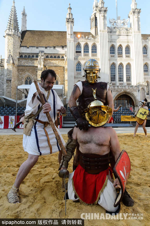 英國倫敦舉行古典角斗士大戰 模樣逼真重現歷史