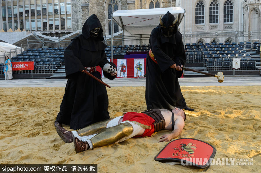 英國(guó)倫敦舉行古典角斗士大戰(zhàn) 模樣逼真重現(xiàn)歷史