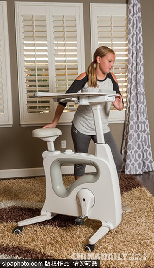 工作健身兩不誤！站立式書桌與單車完美結合