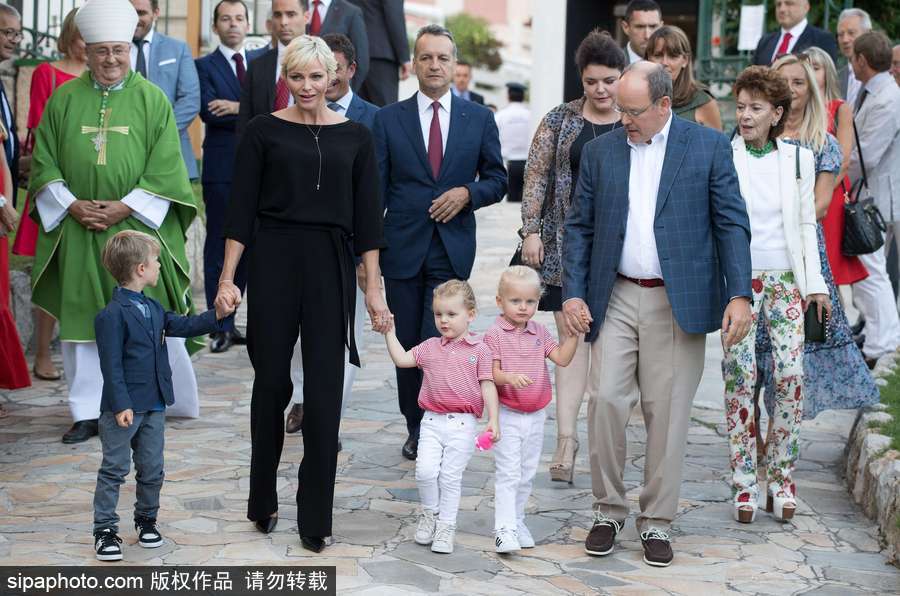 摩納哥王室參加傳統野餐節活動 龍鳳雙胞胎亮相萌翻全場