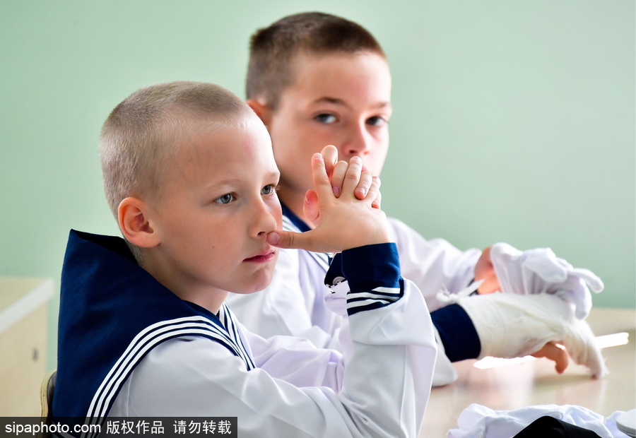 小“海軍”又帥又萌 俄羅斯海軍學校慶祝“知識日”